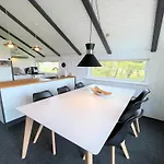 Antonelle - 1-7km From The Sea By Interhome Nyaraló